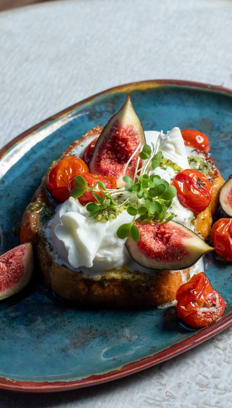 Rabanada Salgada com Burrata Bufalíssima